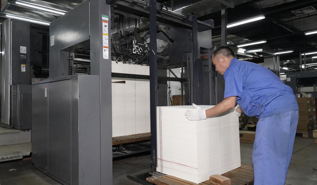 三(sān)菱對開(kai)四色膠(jiāo)印機