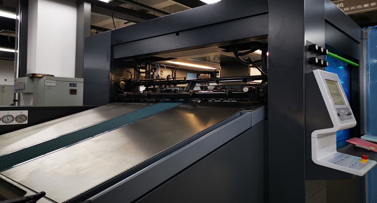 一絲不(bu)苟,精益(yì)求精,成(chéng)就一流(liu)設備!